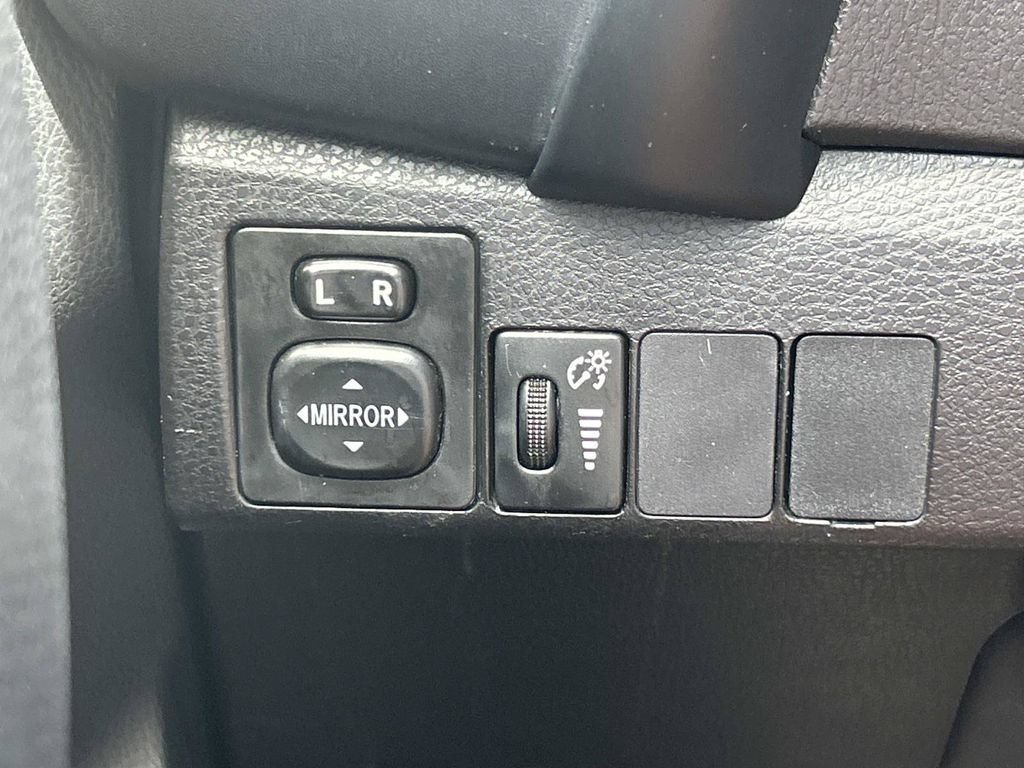 Used 2018 Toyota Corolla LE FWD image 23