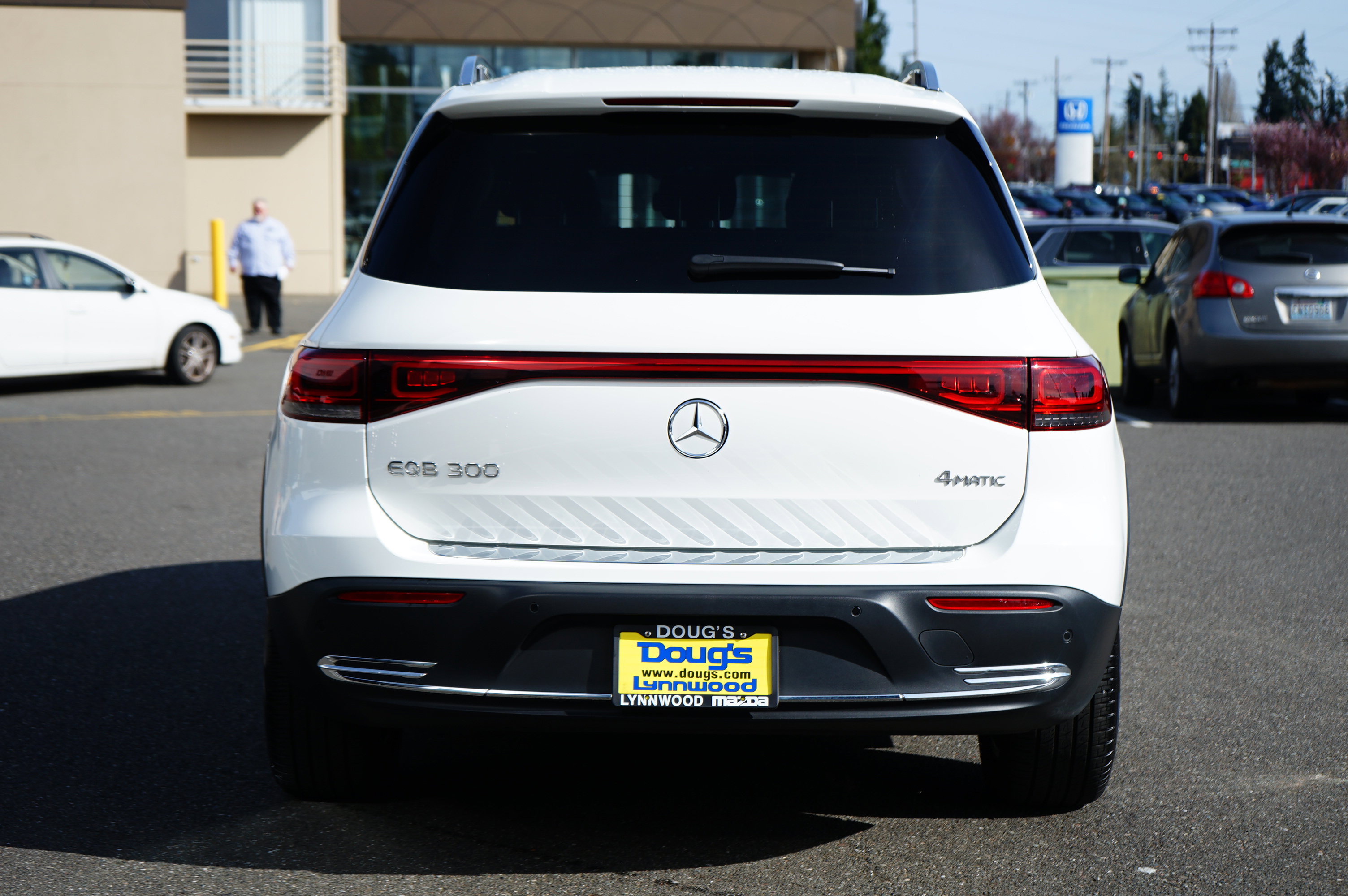 Used 2023 Mercedes-Benz EQB 300 4MATIC image 4