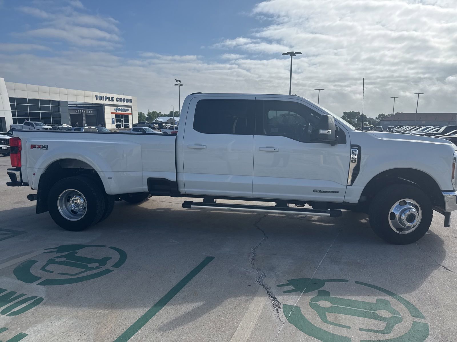 Used 2024 Ford F350 Lariat w/ FX4 Off-Road Package AWD/4WD image 2