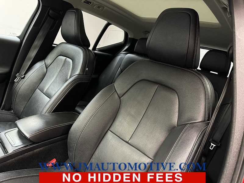 Used 2019 Volvo XC40 T5 Momentum image 14