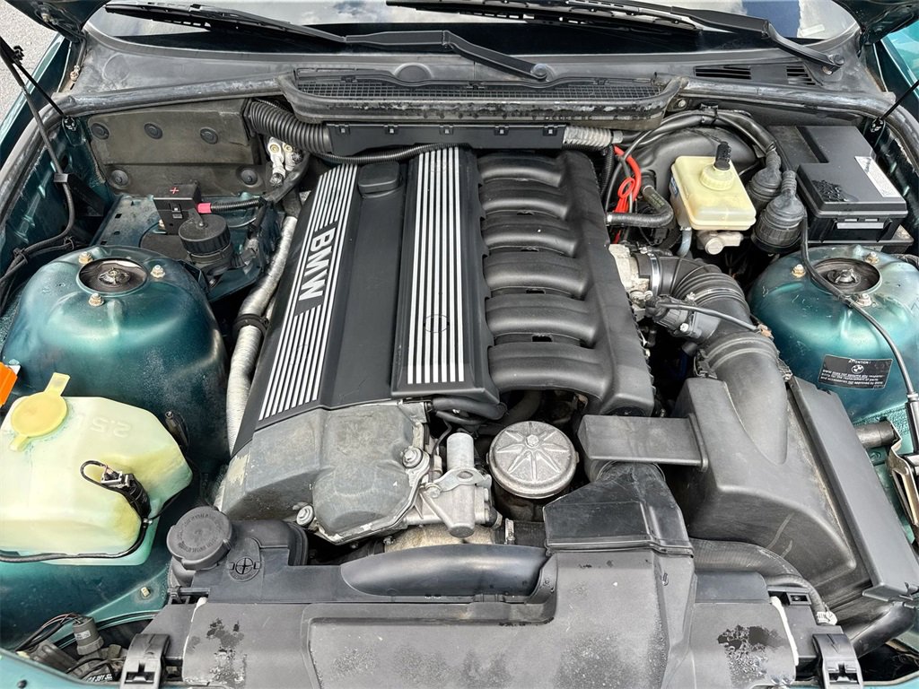 Used 1993 BMW 325i Sedan image 24