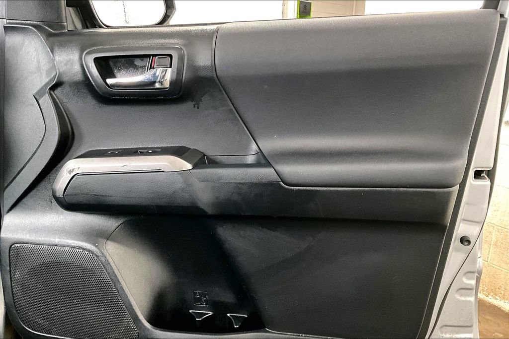 Used 2016 Toyota Tacoma TRD Off-Road w/ Towing Package image 22