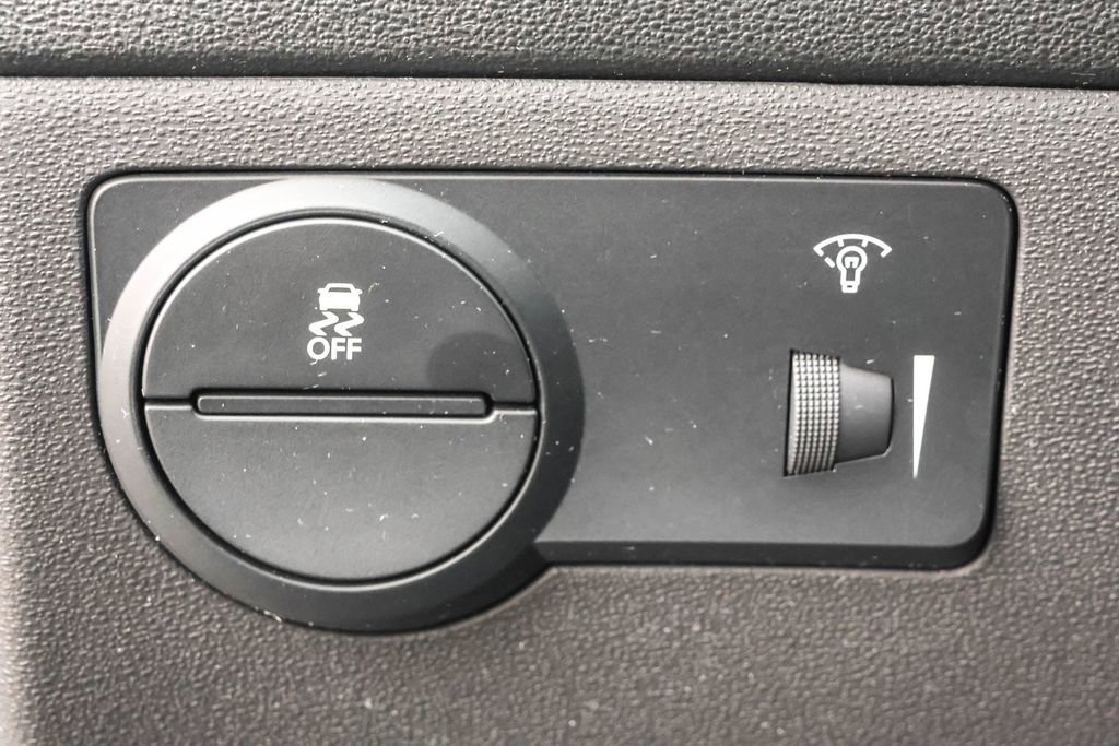 Used 2013 Hyundai Genesis 2.0T image 17