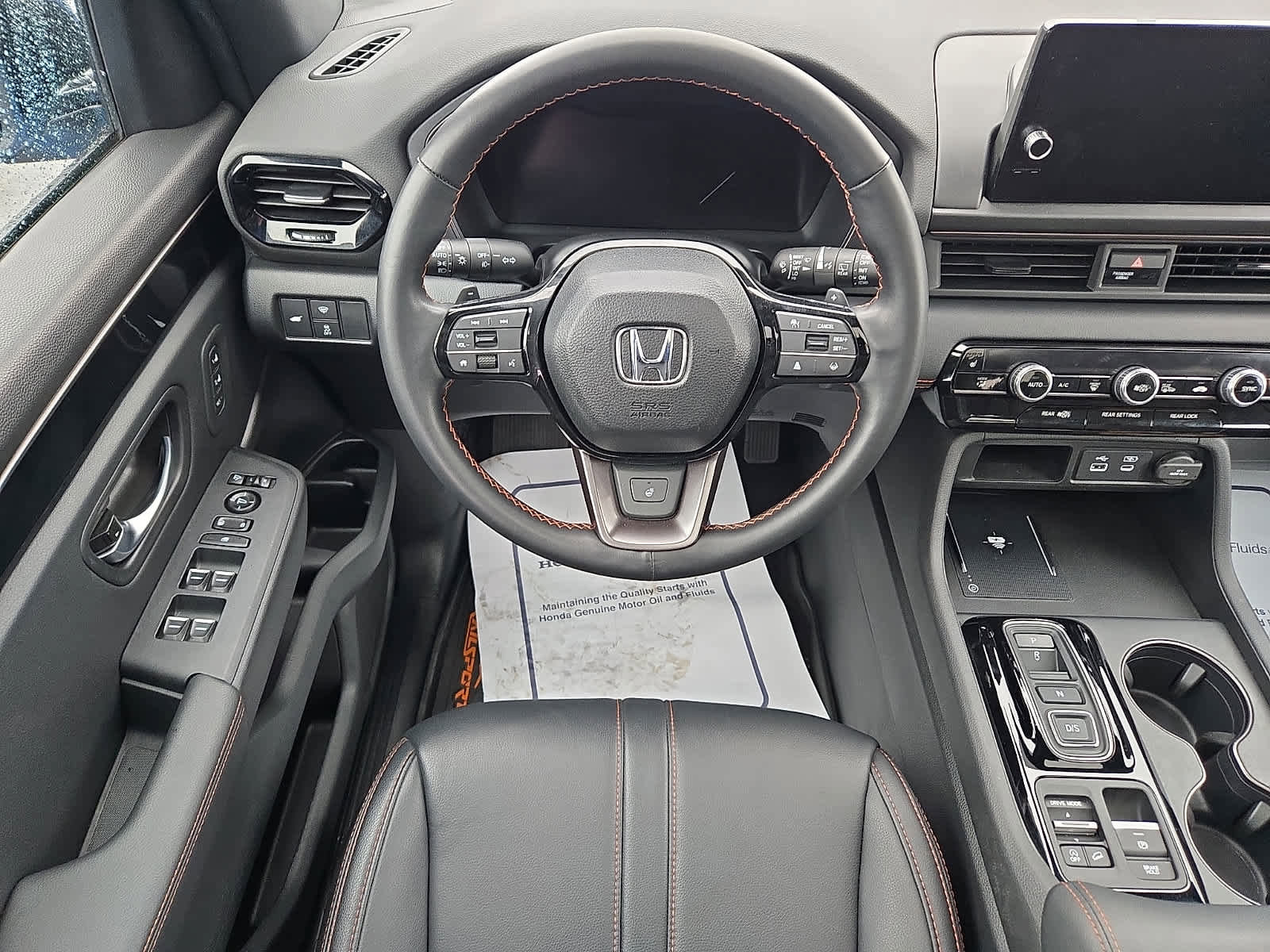 Used 2025 Honda Pilot TrailSport image 12