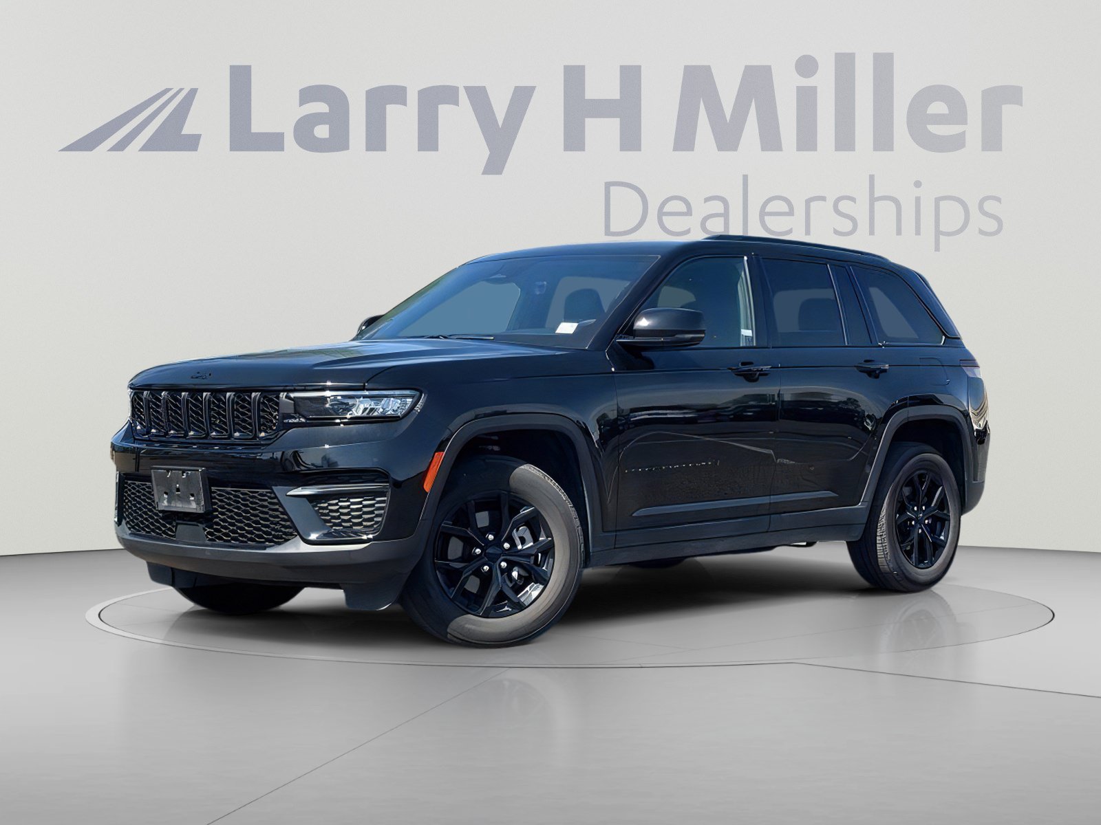 Used 2025 Jeep Grand Cherokee Altitude AWD/4WD image 2
