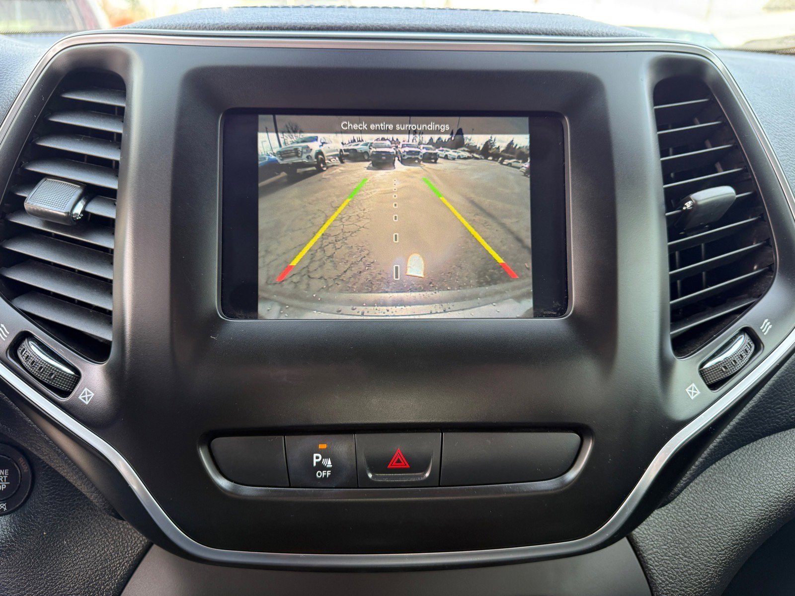 Used 2019 Jeep Cherokee Latitude Plus w/ Comfort/Convenience Group image 32