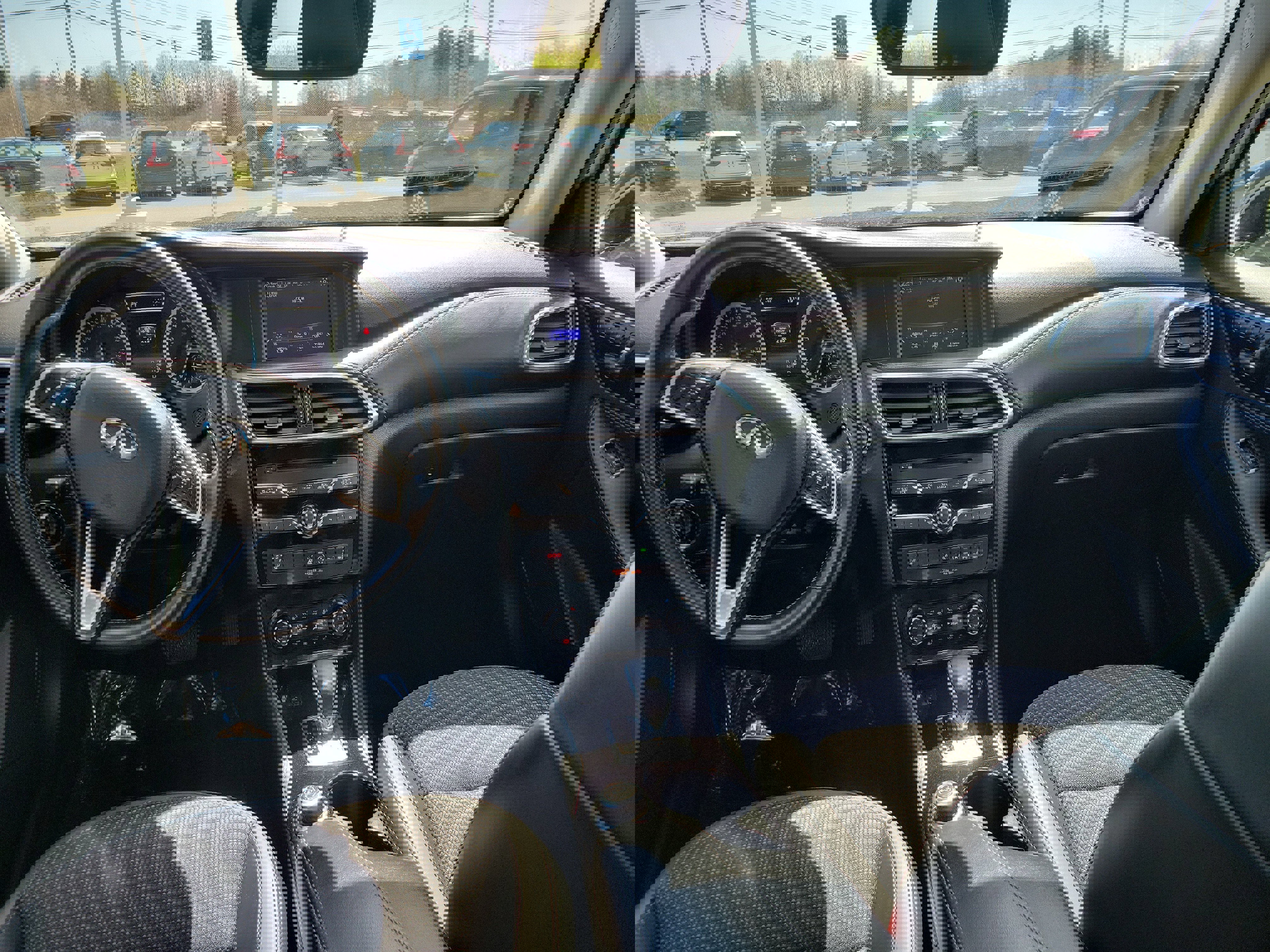 Used 2019 INFINITI QX30 Premium w/ Navigation Package image 3