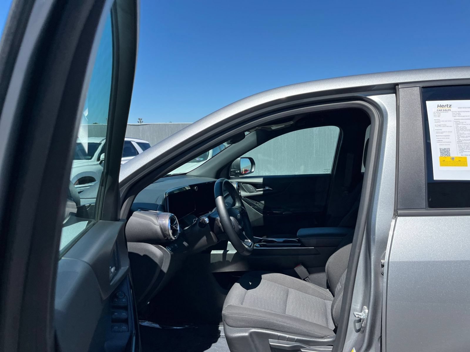 Used 2025 Chevrolet Equinox LT FWD image 27