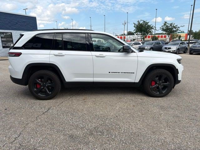 Used 2023 Jeep Grand Cherokee Limited w/ Luxury Tech Group II AWD/4WD image 6
