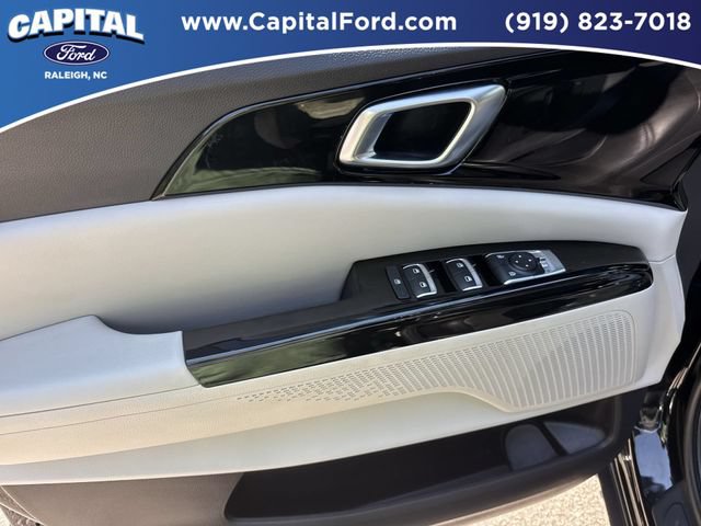 Used 2024 Kia Carnival EX FWD image 20
