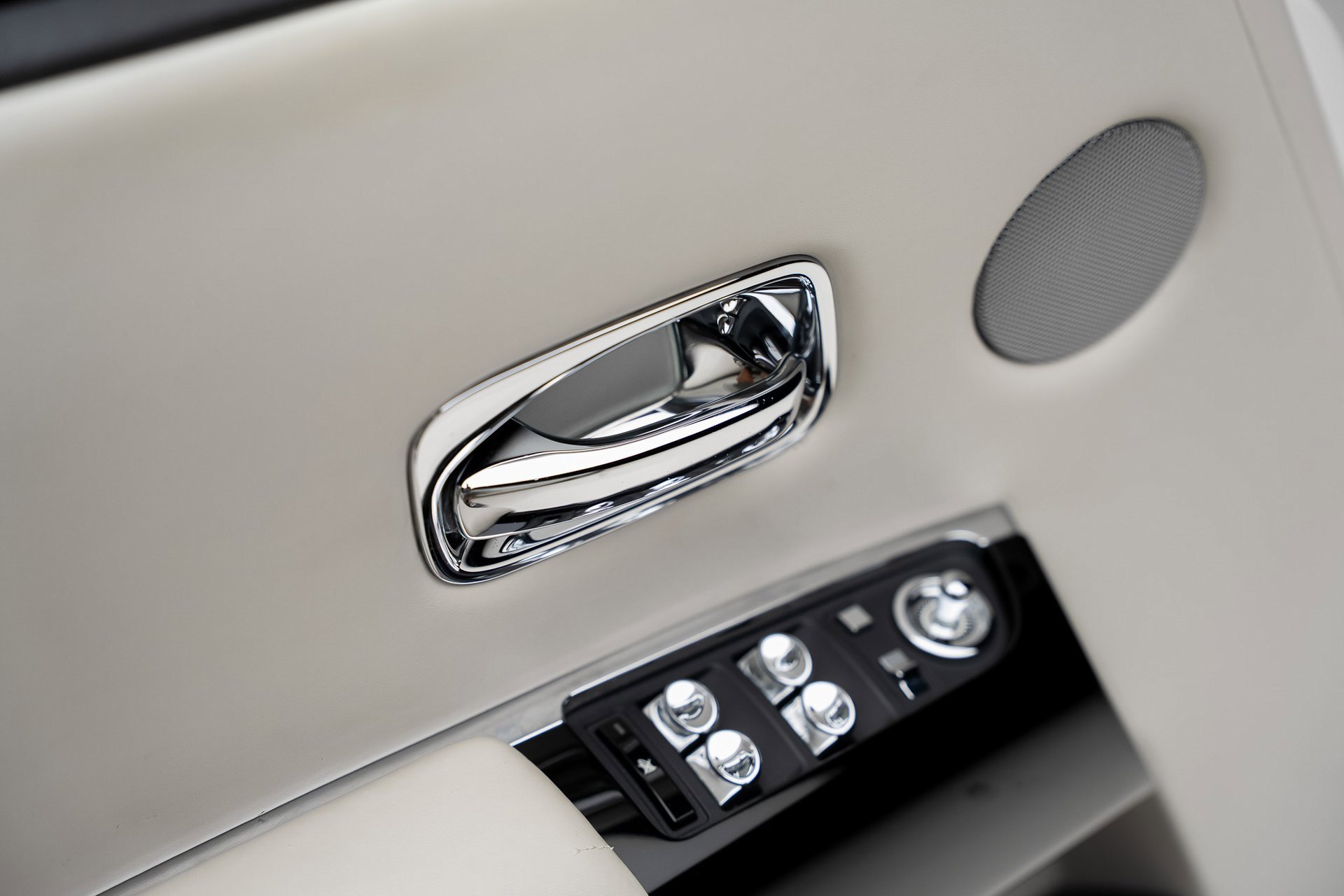 Used 2013 Rolls-Royce Phantom Drophead Coupe image 56