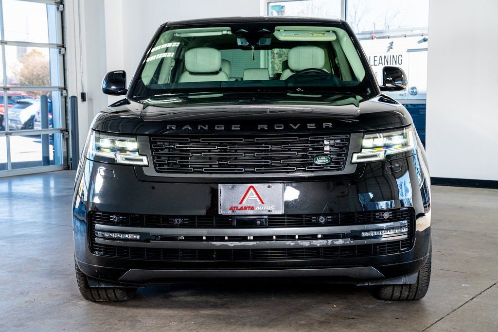 Used 2024 Land Rover Range Rover Autobiography image 3