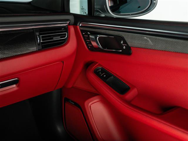 Certified 2026 Porsche Macan GTS AWD/4WD image 31