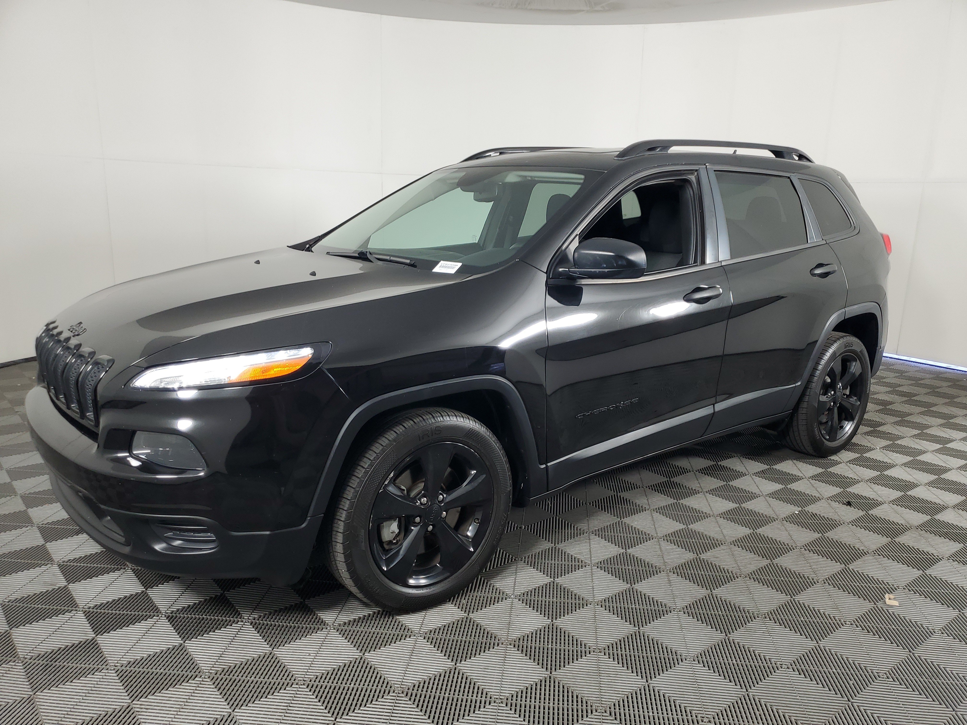 Used 2017 Jeep Cherokee Sport FWD image 8