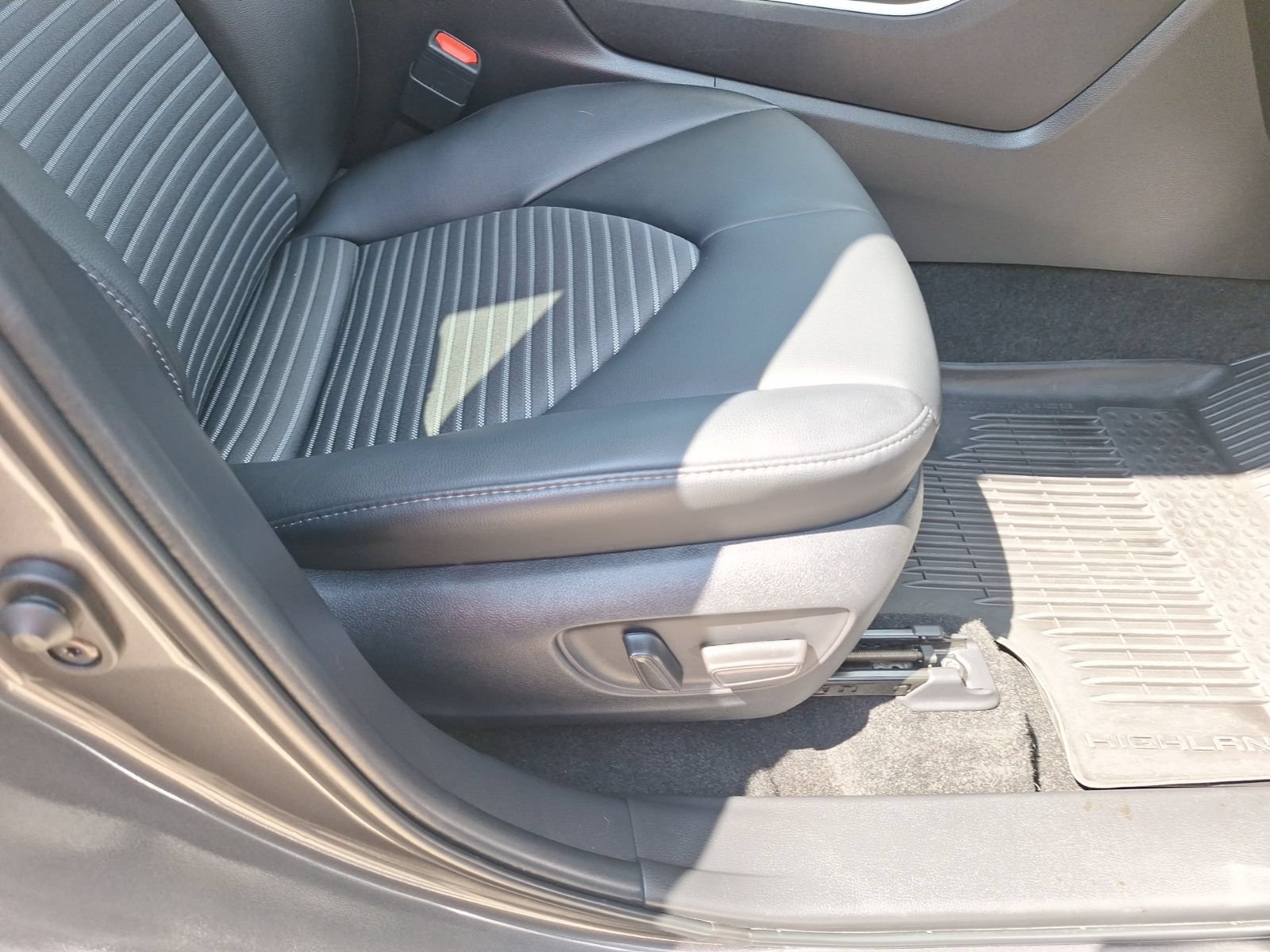 Used 2024 Toyota Highlander XSE AWD/4WD image 34