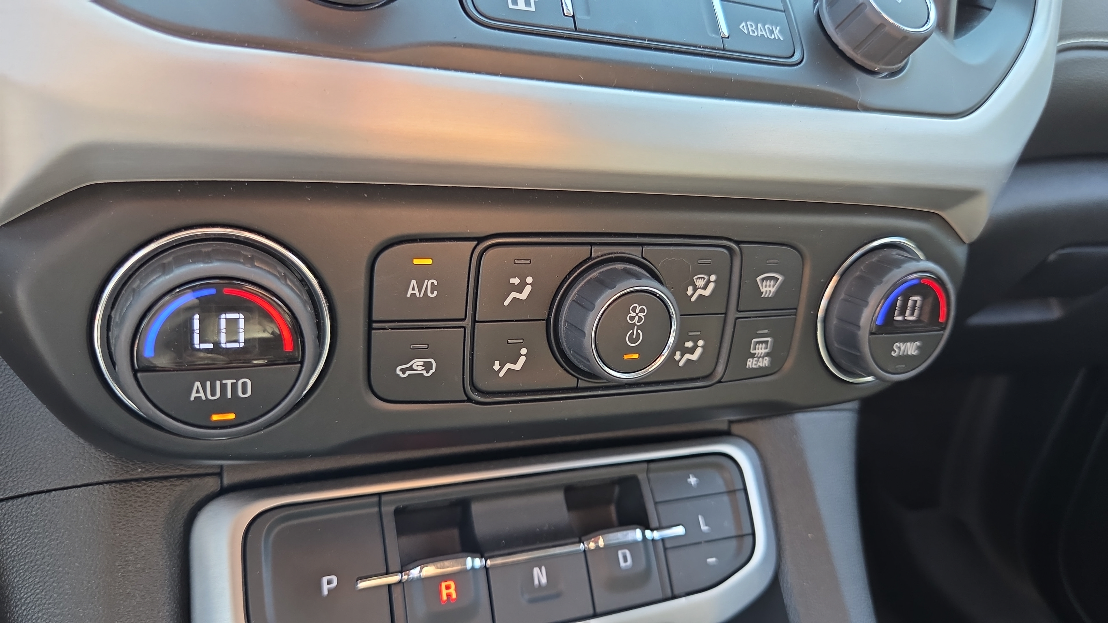 Certified 2023 GMC Acadia SLE w/ Driver Convenience Package FWD image 20