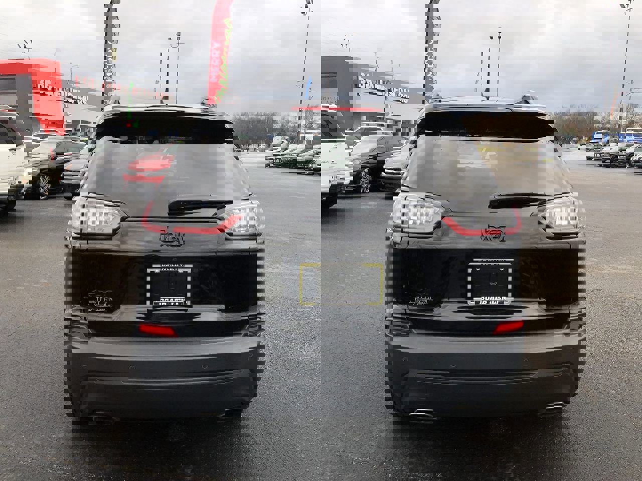 Used 2020 Jeep Cherokee Latitude Plus image 11