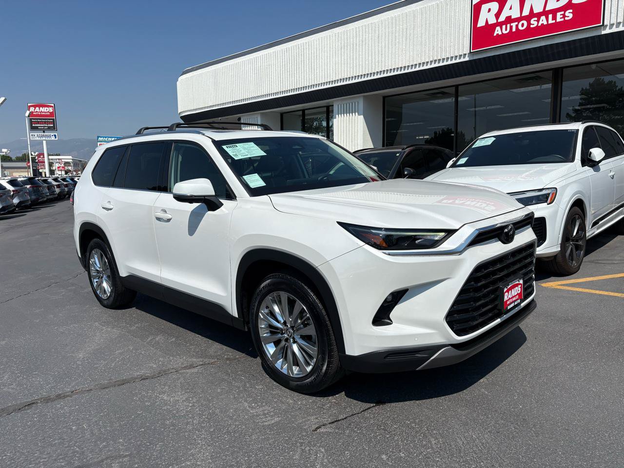 Used 2024 Toyota Grand Highlander AWD image 3