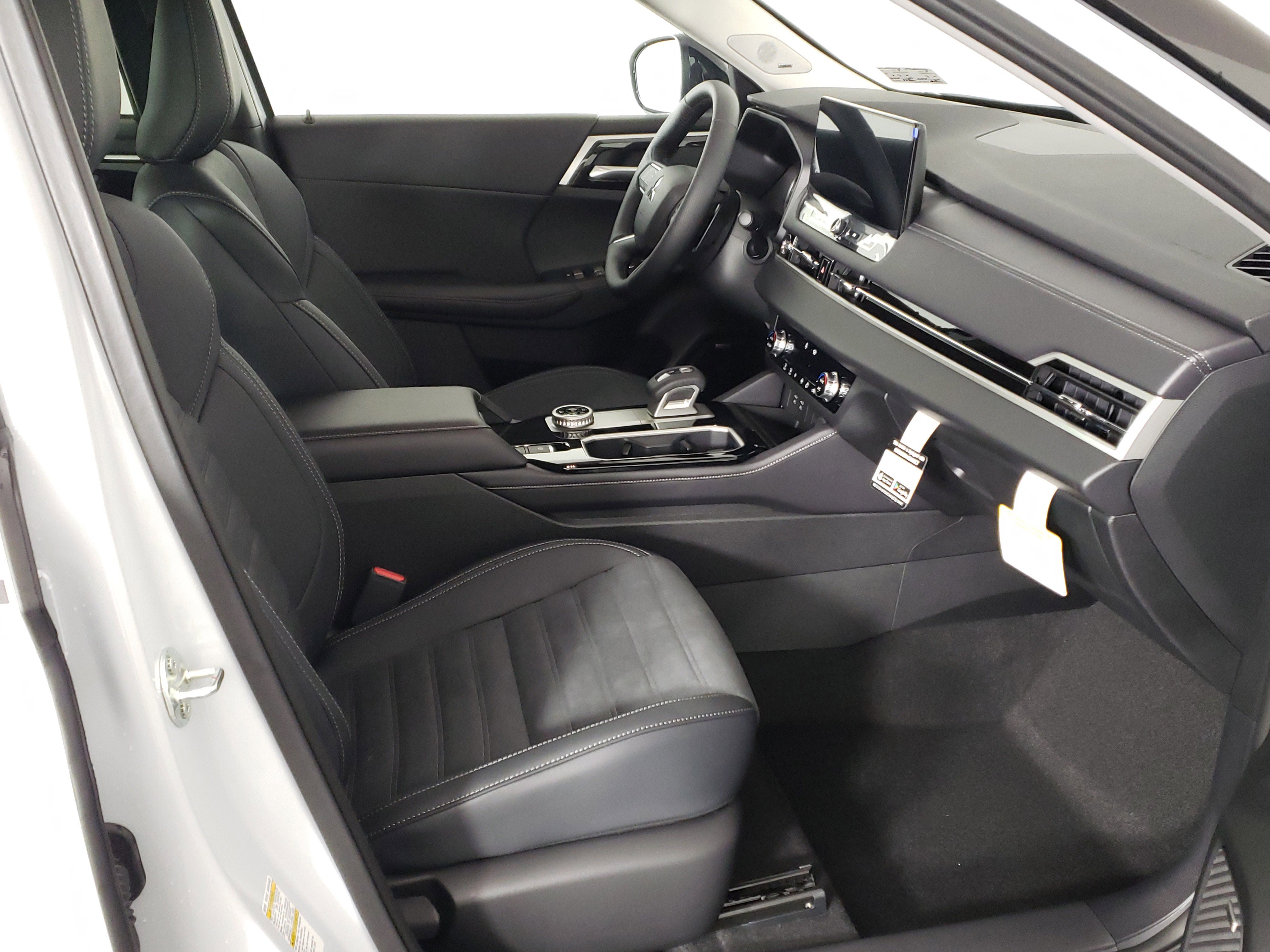 New 2026 Mitsubishi Outlander Trail Edition image 15