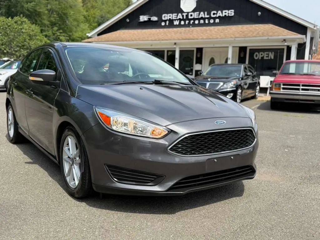 Used 2017 Ford Focus SE FWD image 1