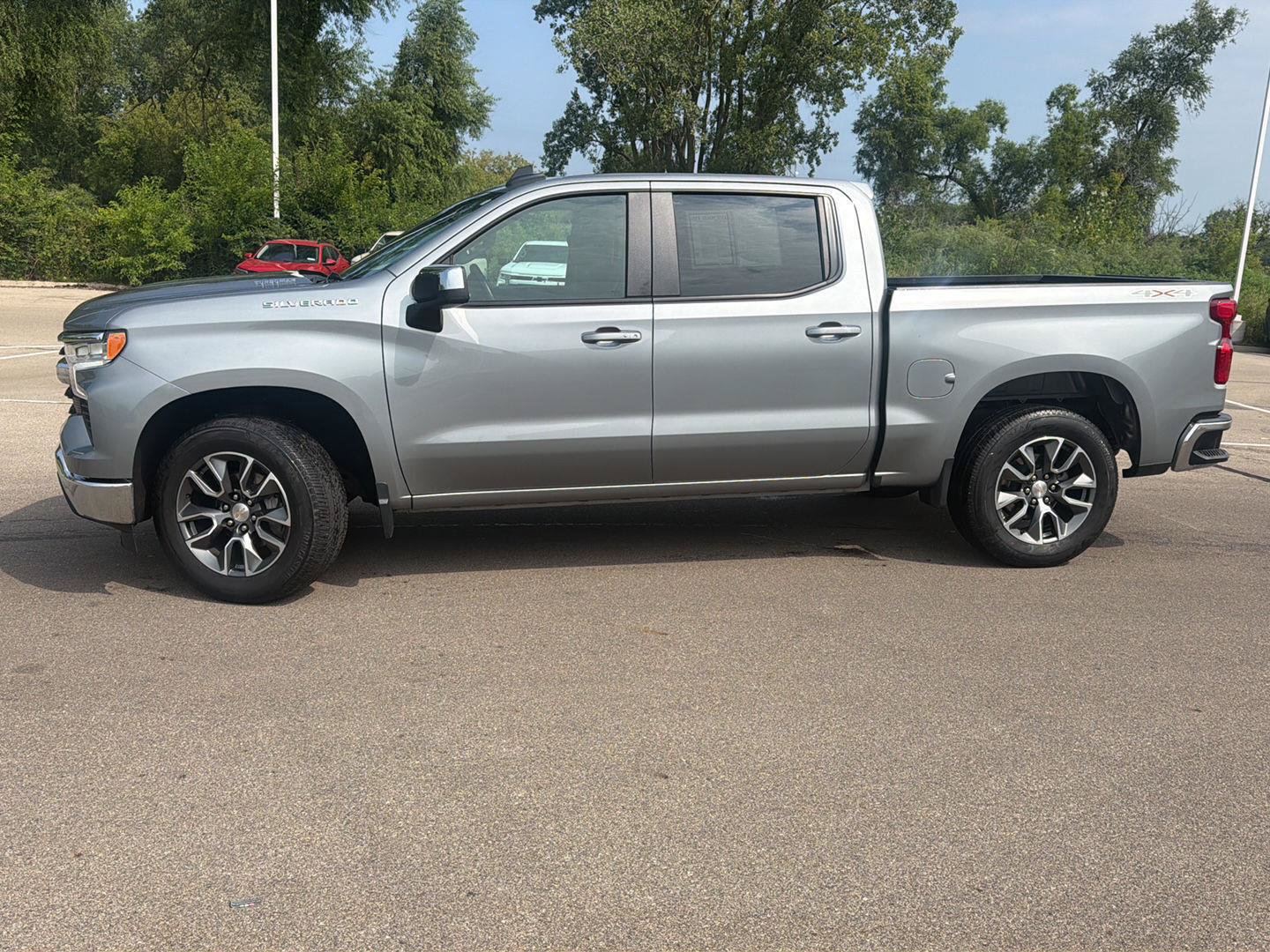 Used 2024 Chevrolet Silverado 1500 LT AWD/4WD image 2