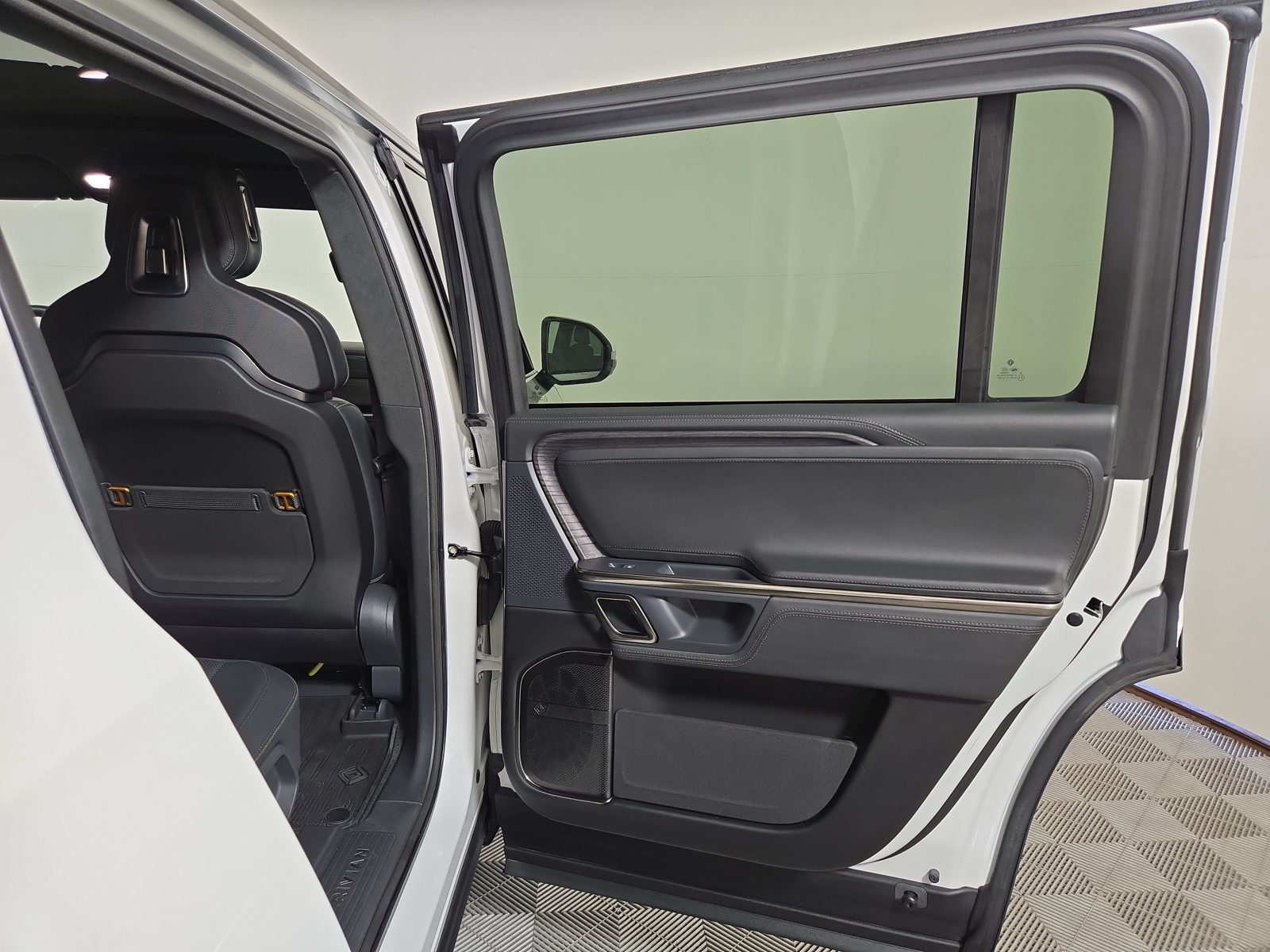 Used 2023 Rivian R1S Launch Edition Quad AWD/4WD image 19