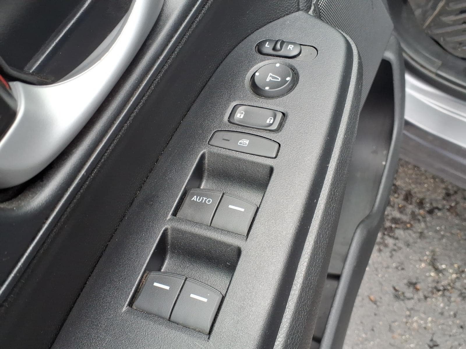 Used 2021 Honda CR-V LX image 9