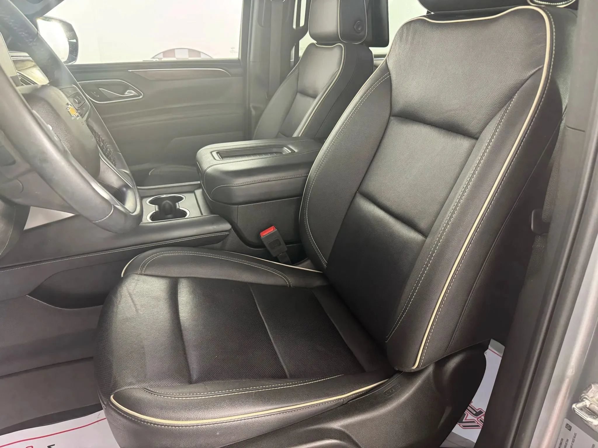 Used 2024 Chevrolet Suburban Premier AWD/4WD image 32