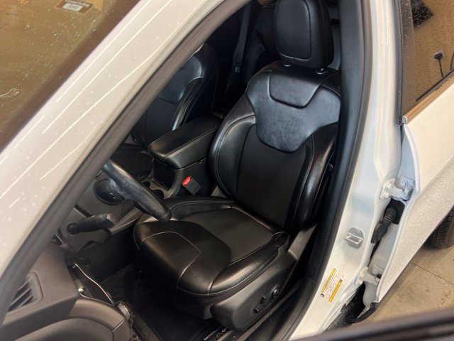 Used 2020 Jeep Cherokee Latitude Plus w/ Cold Weather Group AWD/4WD image 15