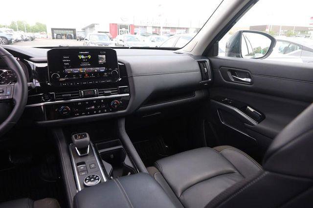 Used 2025 Nissan Pathfinder SL w/ SL Premium Package image 27