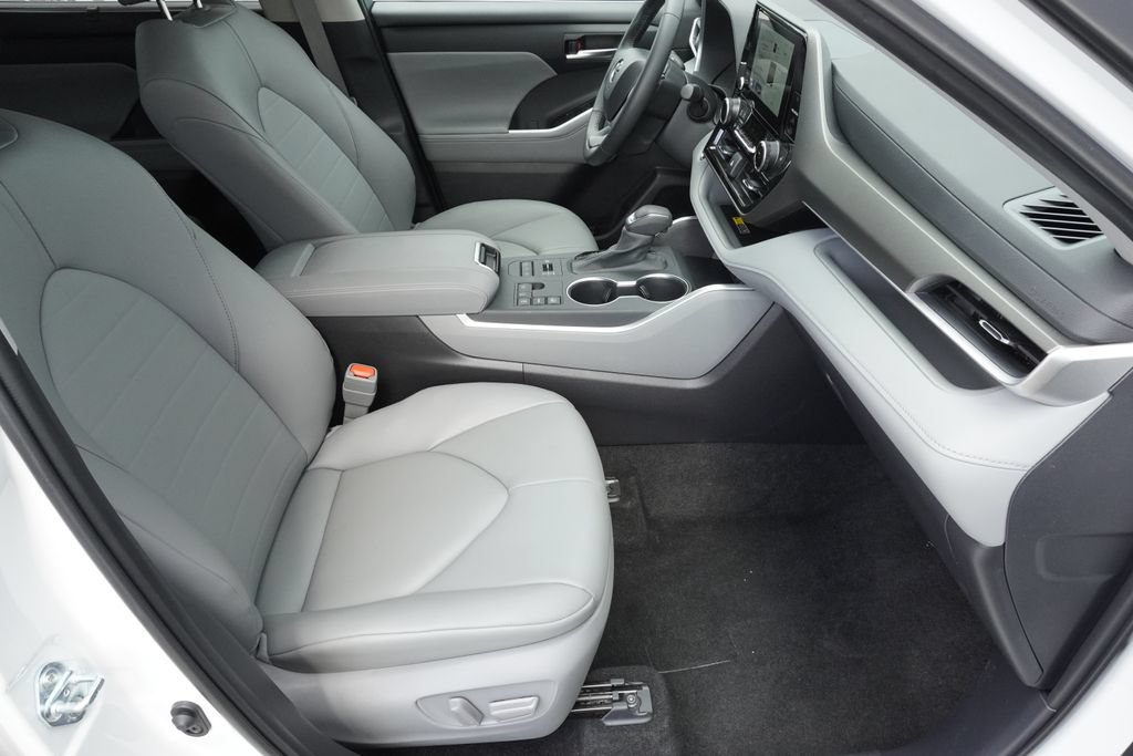 Used 2026 Toyota Highlander Limited AWD/4WD image 23
