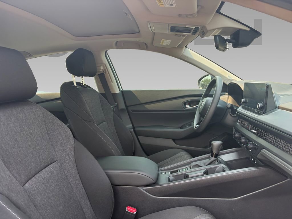 Used 2025 Honda Accord SE image 9