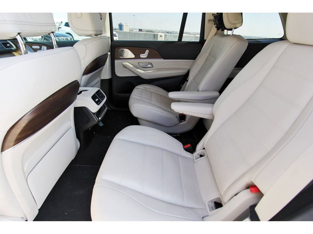 Used 2021 Mercedes-Benz GLS 580 4MATIC image 7