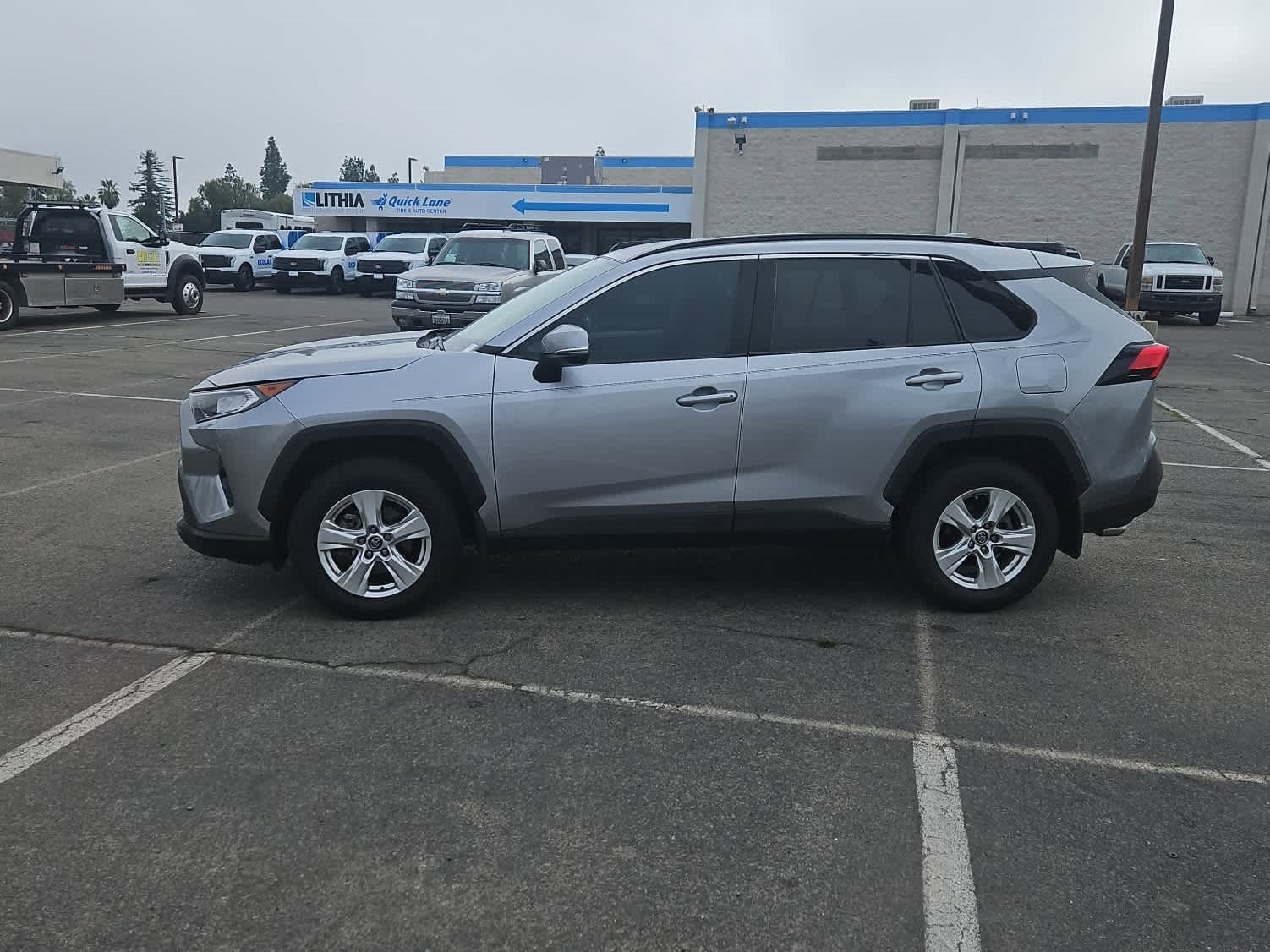 Used 2020 Toyota RAV4 XLE image 5