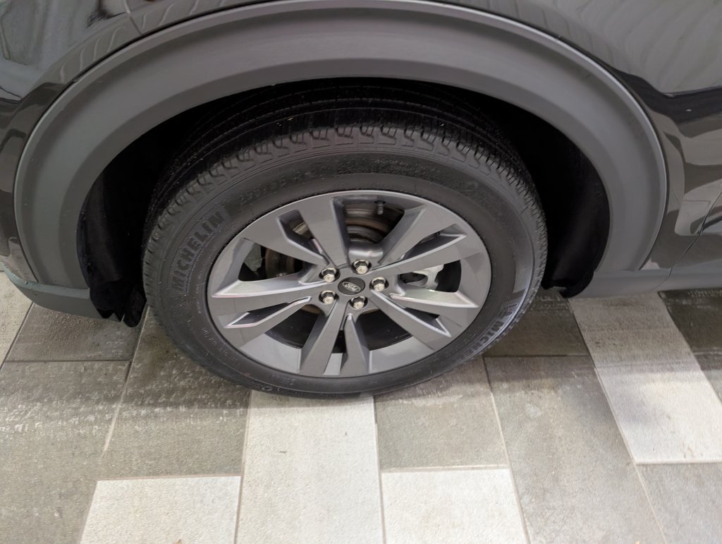 Used 2025 Ford Explorer Active w/ Active Comfort Package AWD/4WD image 7