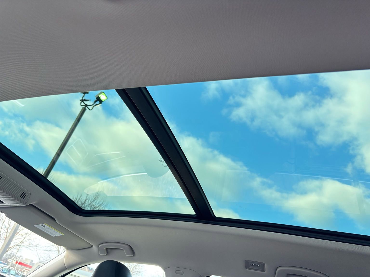 Used 2024 Volkswagen Atlas SEL image 4