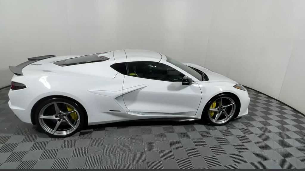 New 2025 Chevrolet Corvette E-Ray w/ ZER Performance Package AWD/4WD image 17