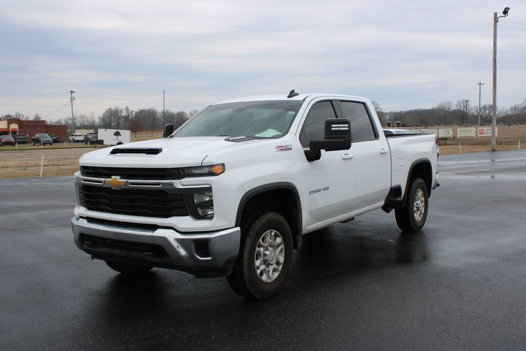 Used 2024 Chevrolet Silverado 2500 LT image 4