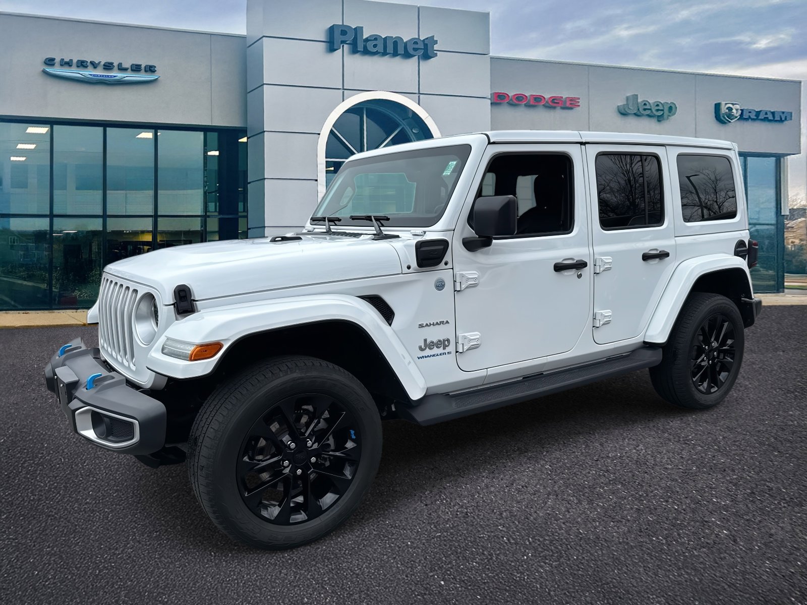 Used 2023 Jeep Wrangler Unlimited Sahara w/ Cold Weather Group image 4