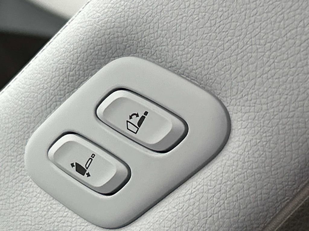 New 2026 Genesis GV70 2.5T Advanced image 25