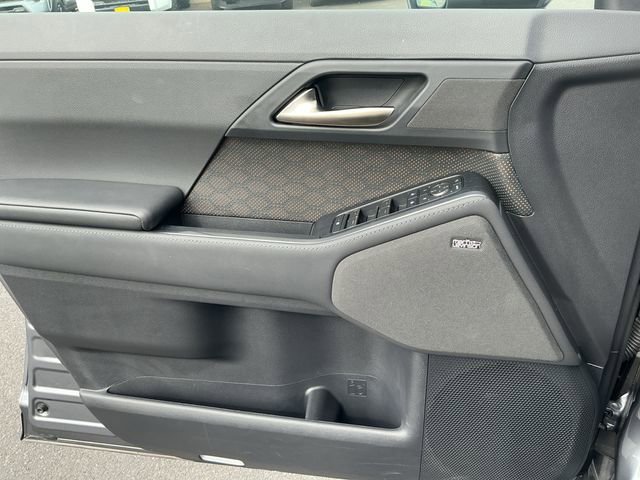 Used 2024 Lexus GX 550 w/ Accessory Package (Z1) AWD/4WD image 31