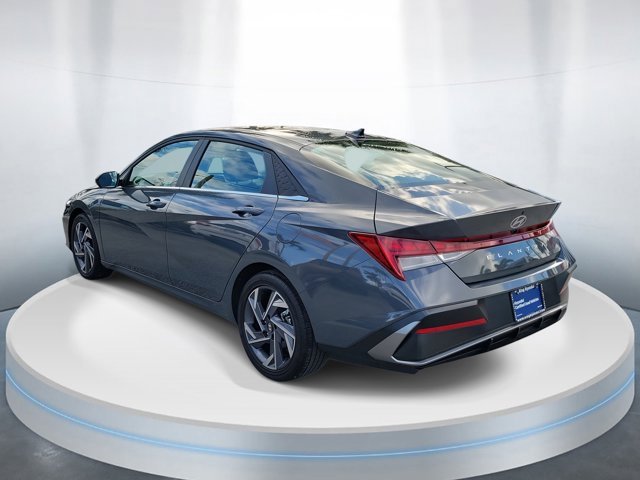 Certified 2025 Hyundai Elantra SEL image 4