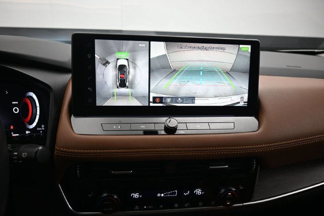 Used 2024 Nissan Rogue Platinum FWD image 11
