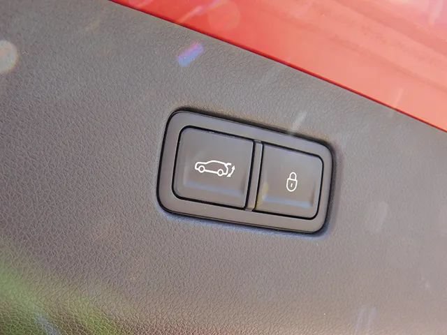 Used 2025 Genesis GV70 2.5T AWD/4WD image 9