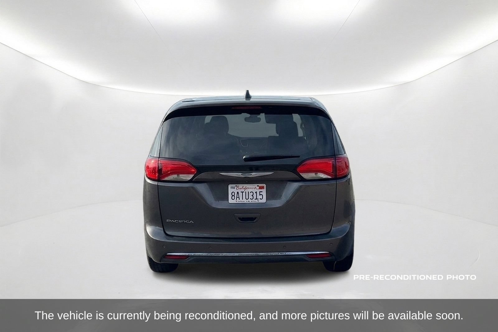 Used 2017 Chrysler Pacifica Touring Plus w/ Tire & Wheel Group FWD image 7