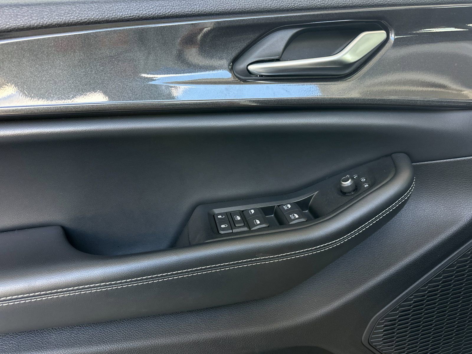 Used 2023 Jeep Grand Cherokee Altitude image 10