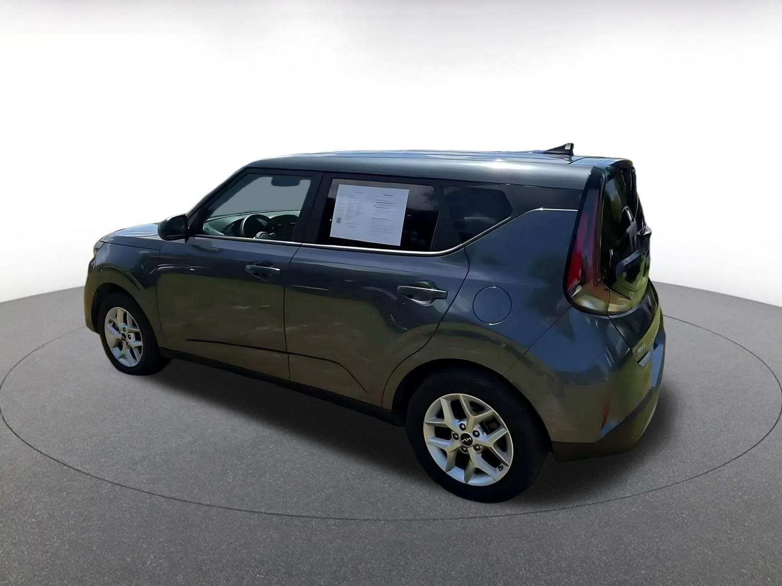Used 2025 Kia Soul LX w/ LX Technology Package FWD image 9