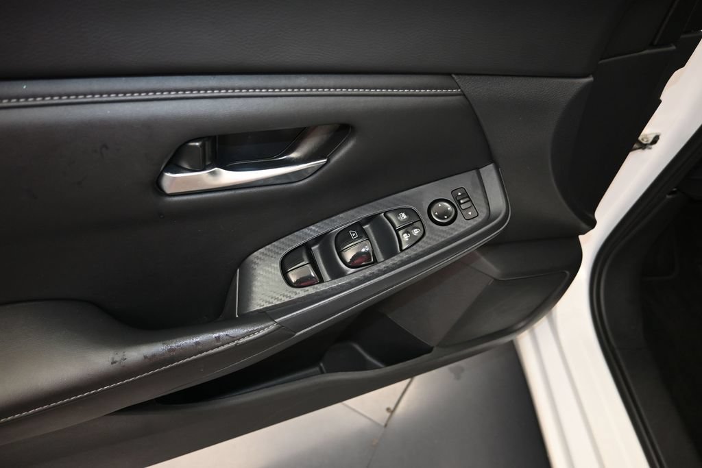 Used 2024 Nissan Sentra SV FWD image 11