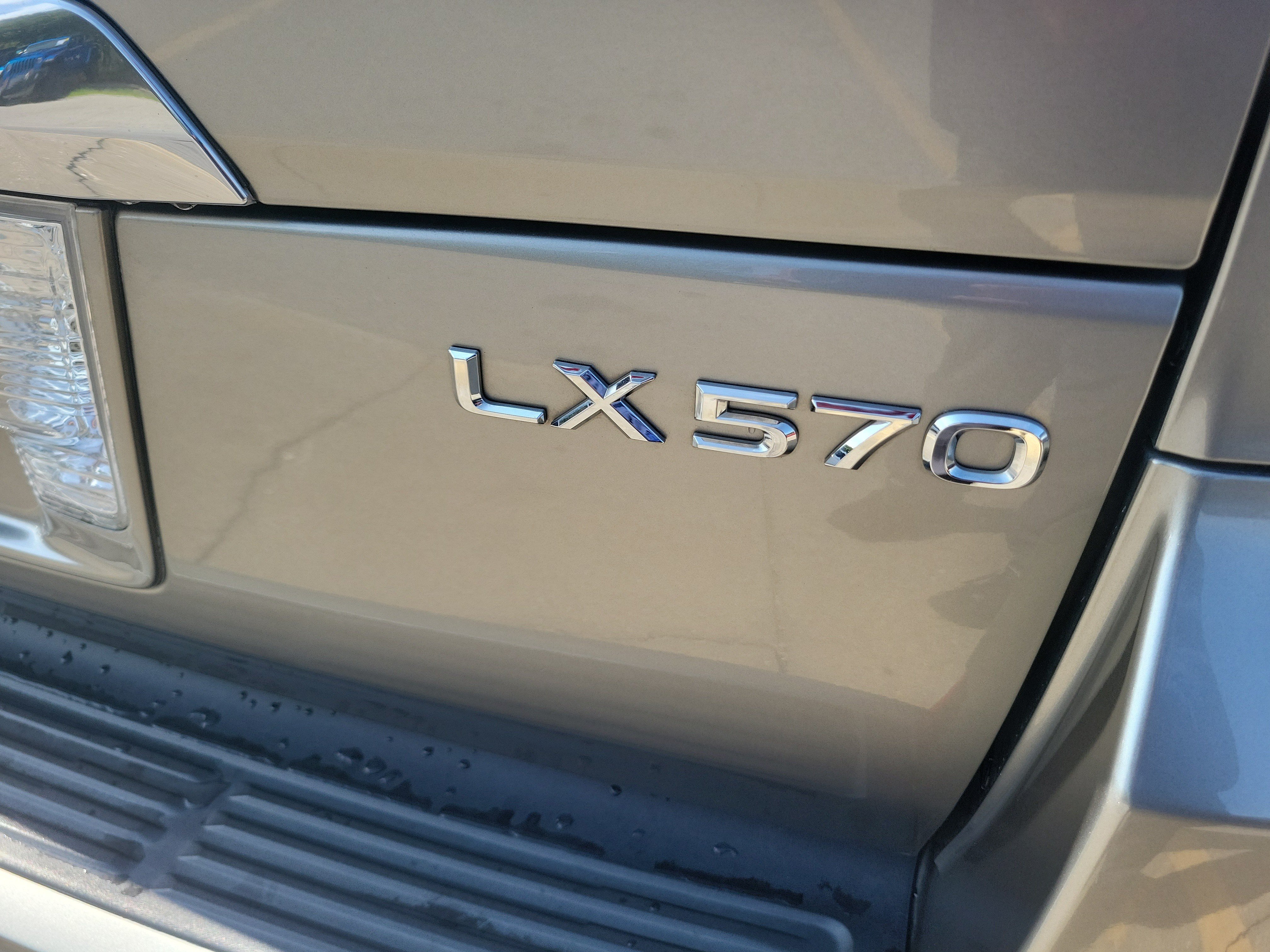 Used 2016 Lexus LX 570 4WD w/ Luxury Package image 8