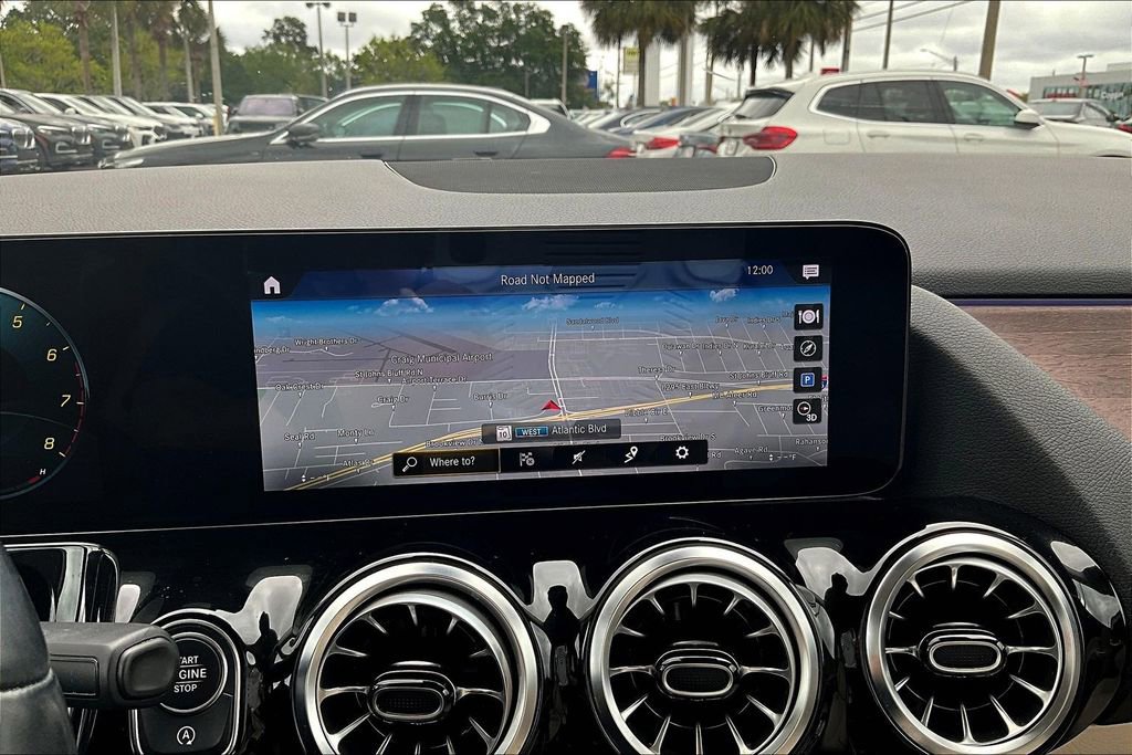 Used 2022 Mercedes-Benz GLA 250 4MATIC w/ Premium Package Lite image 13